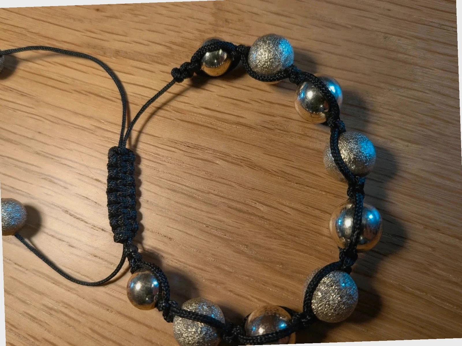 Pulseira fantasia com contas douradas – photo 3